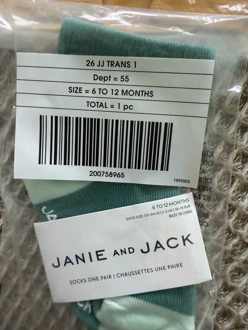 Jeannie and Jack 6 to 12 month boys green socks with whale motif nwt